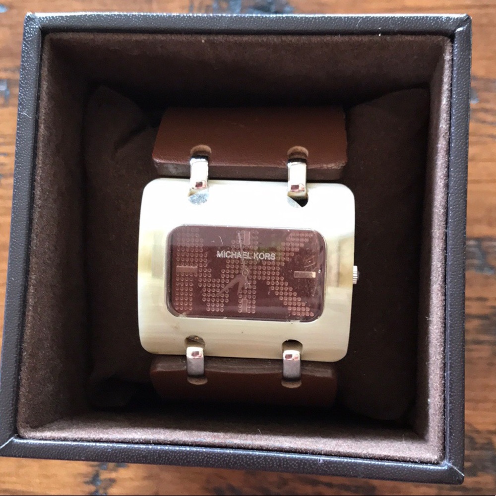 ✨MICHAEL KORS✨ MK LEATHER WATCH